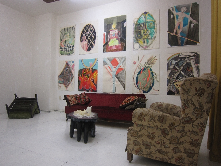 Thomas Schroeren: anubis new chevrolet (found chair), Catherine Lorent, Inne anner Room, Wonderloch Kellerland Berlin 2011